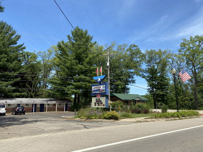 Lakeside Motel & Cottages - July 2021 (newer photo)
